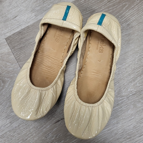 Tieks Patent Biscotti sz 7 cream Ballet Flat - Picture 2 of 8